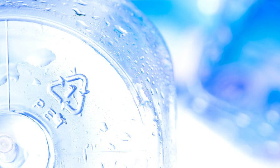 Безопасно ли повторно использовать пластиковые ПЭТ-бутылки?